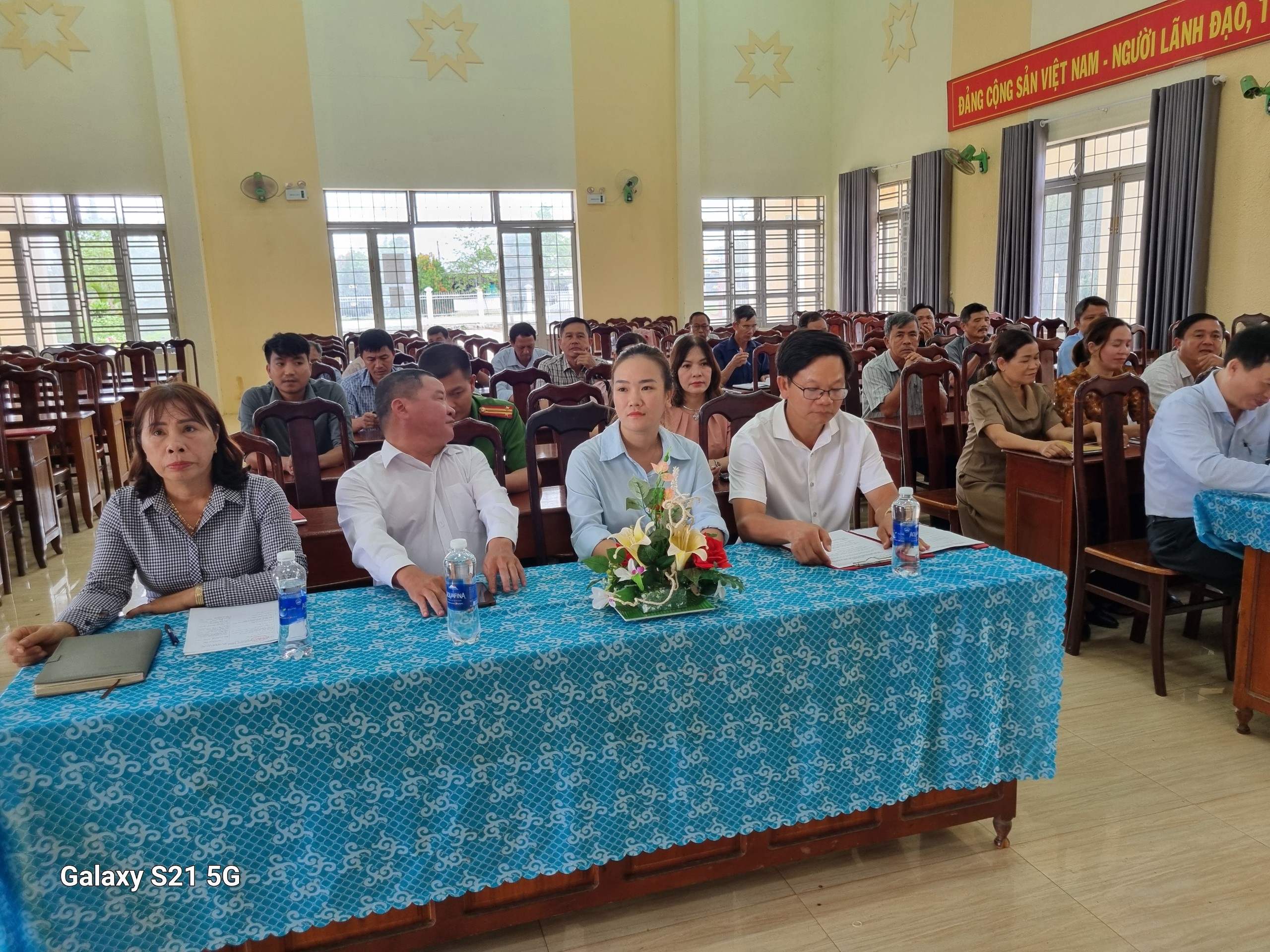 Cán bộ 9
